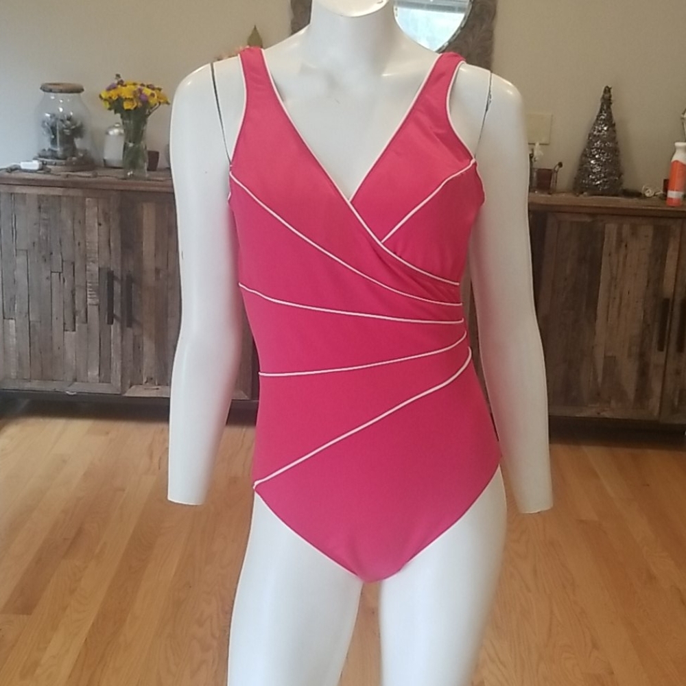 Miraclesuit in cherry red